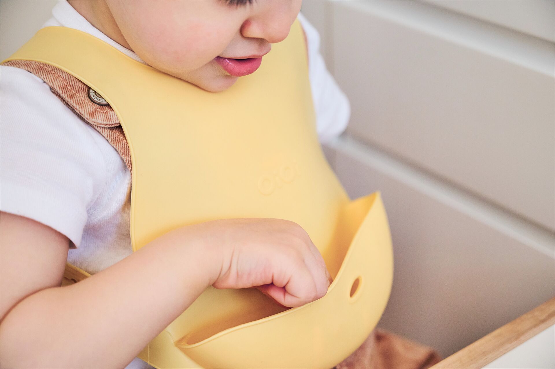 Resim OIOI Mama Önlüğü Mellow Yellow